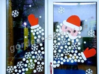 Дед Мороз заглядывает в окна
