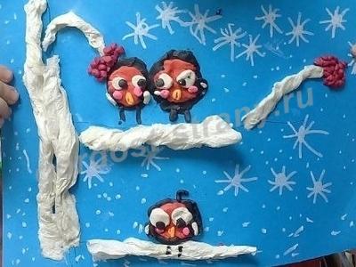 Счастливая семья снегирей