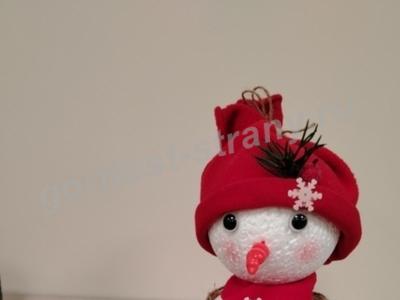 Нарядный Снеговик