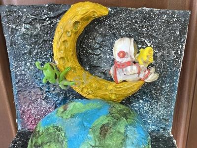 «Космонавт на Луне с звездой и наблюдателем»