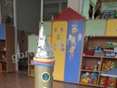Космонавт и ракета